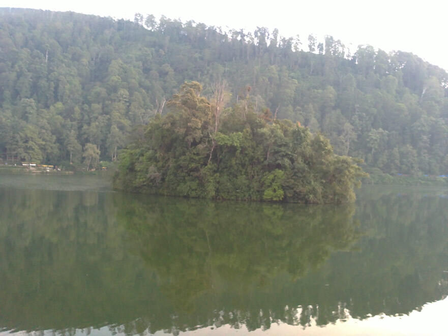 Penampakan Aneh di Langit Waktu di Telaga Sarangan &#91;PIC++&#93;