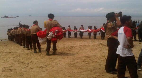 Bendera Merah Putih Berukuran 1.000 M2 Pecahkan Rekor Dunia