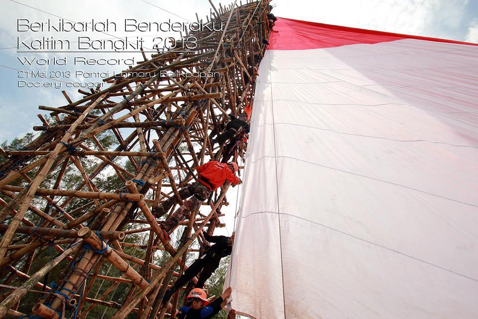 Bendera Merah Putih Berukuran 1.000 M2 Pecahkan Rekor Dunia