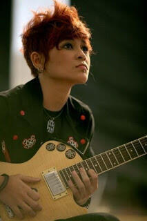 10 Pemain Gitar Wanita Terkenal di Indonesia