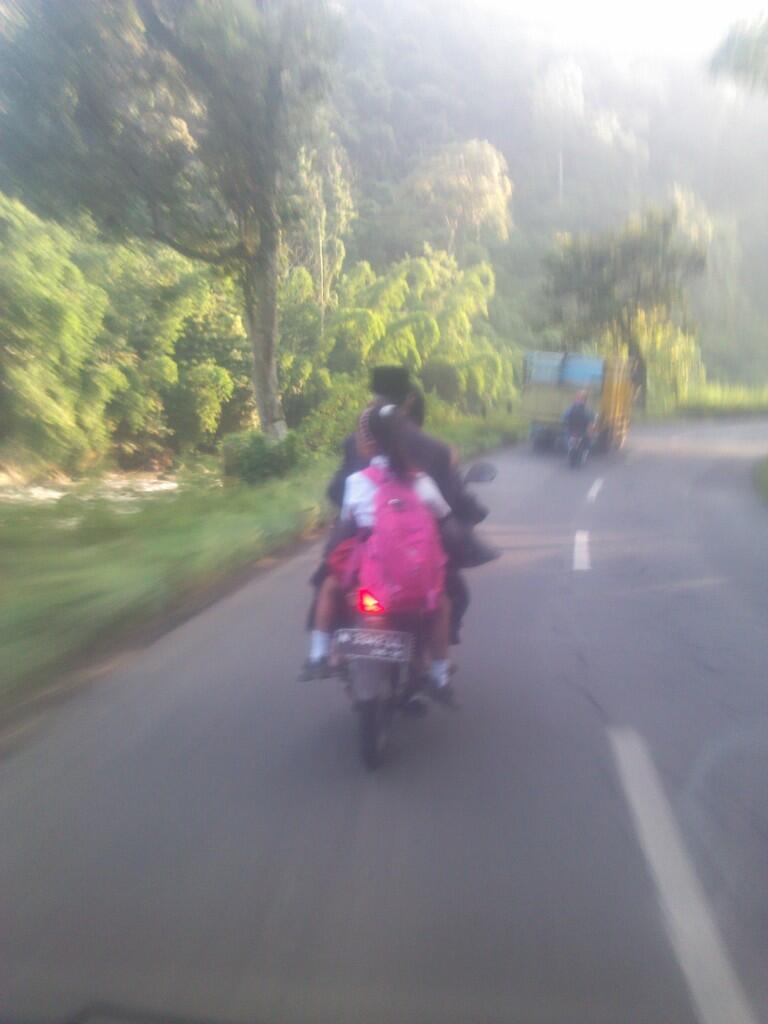 Kalo nyawa LANSIA lebih penting dari nyawa ANAK2. 