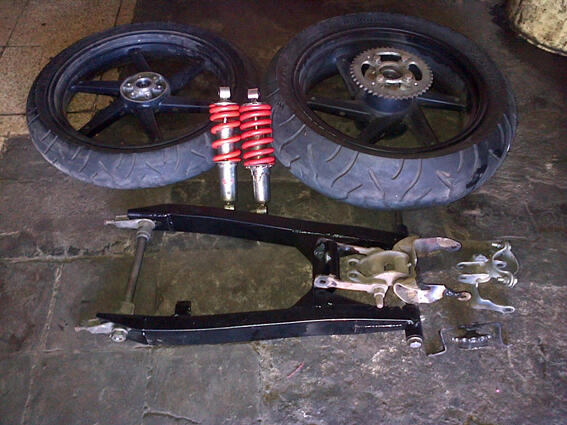 Terjual paket velg racing 17 dan swing arm monoshock untuk 