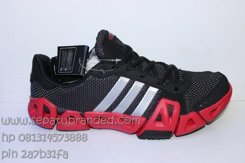 sepatu vans,asics tiger,nike,macbeth,converse,zara,toms,crocs,puma,reebok,adidas