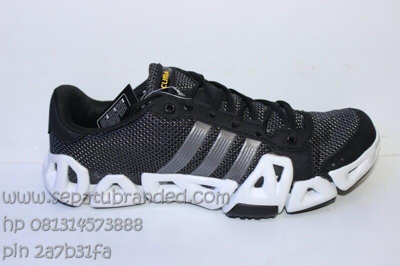 sepatu vans,asics tiger,nike,macbeth,converse,zara,toms,crocs,puma,reebok,adidas