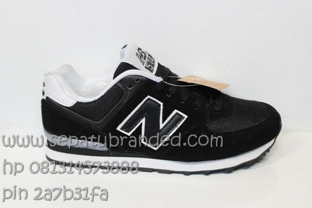 sepatu vans,asics tiger,nike,macbeth,converse,zara,toms,crocs,puma,reebok,adidas