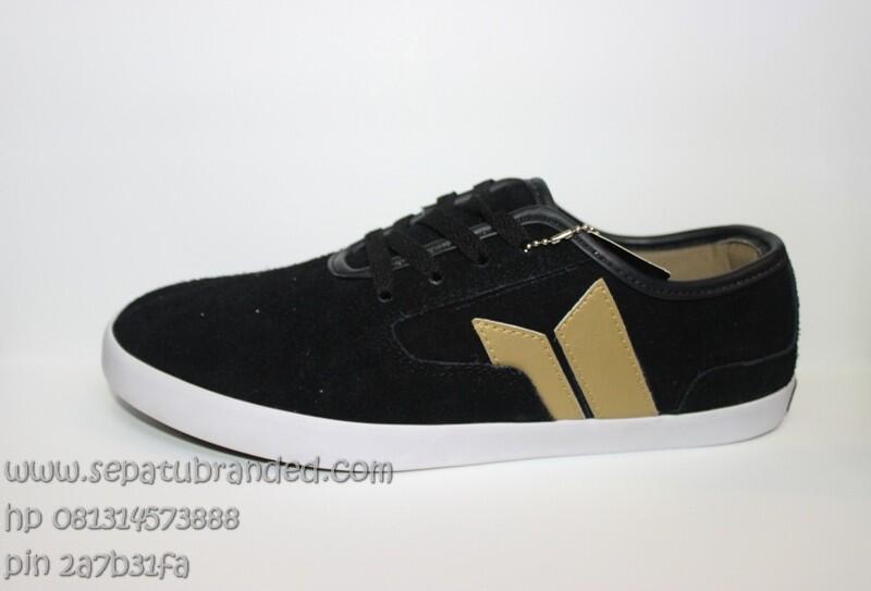 sepatu vans,asics tiger,nike,macbeth,converse,zara,toms,crocs,puma,reebok,adidas