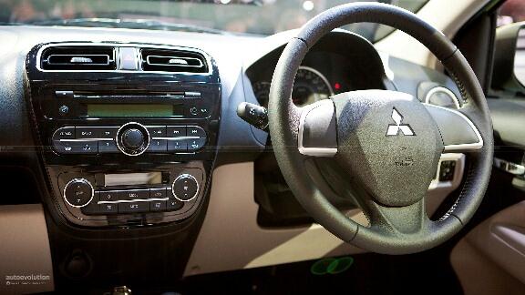 Mitsubishi pajero sport diskon up to 45 Juta, Outlander dan Mirage