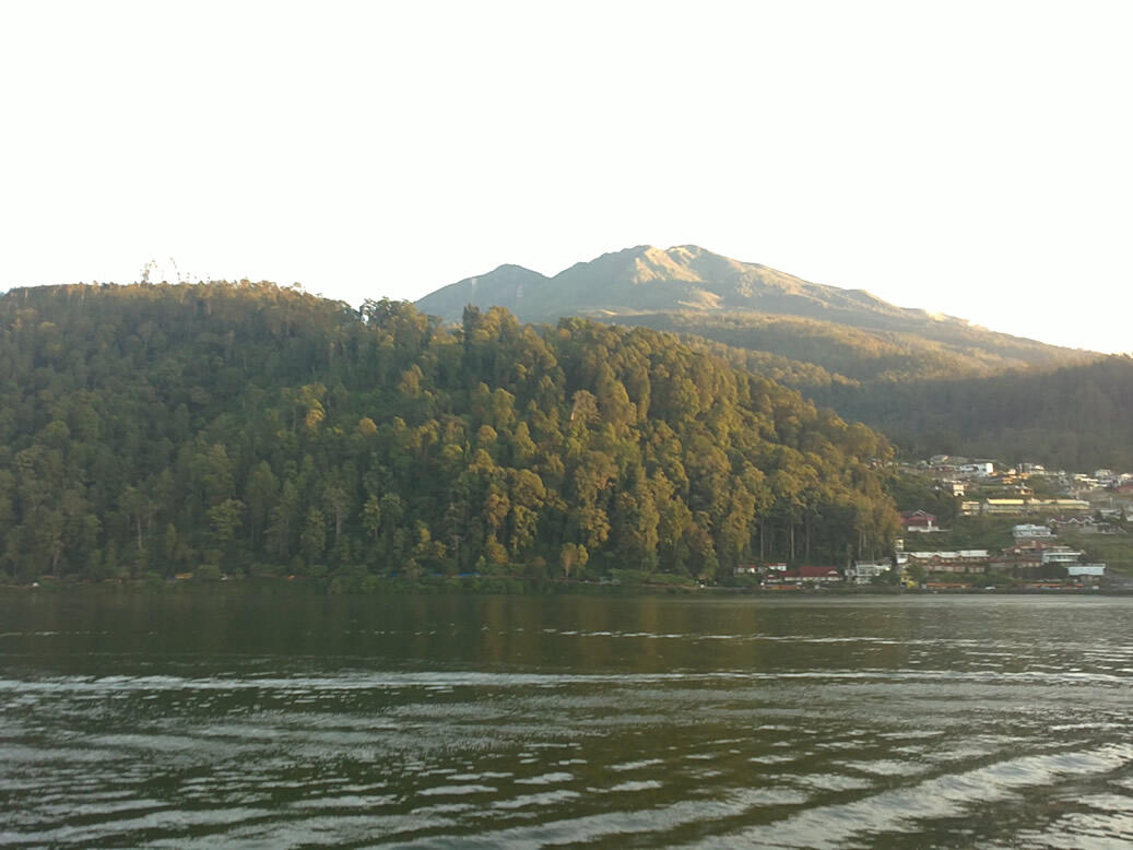 Penampakan Aneh di Langit Waktu di Telaga Sarangan &#91;PIC++&#93;