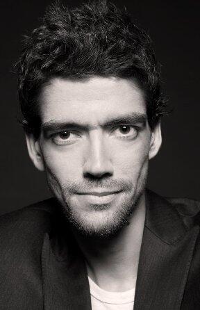 Javier Botet : Aktor Horor Pengidap Sindrom Marfan
