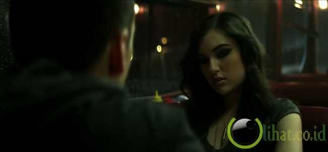 5 Porn Star yg Mendadak Sopan saat jadi Model Video Klip Lagu