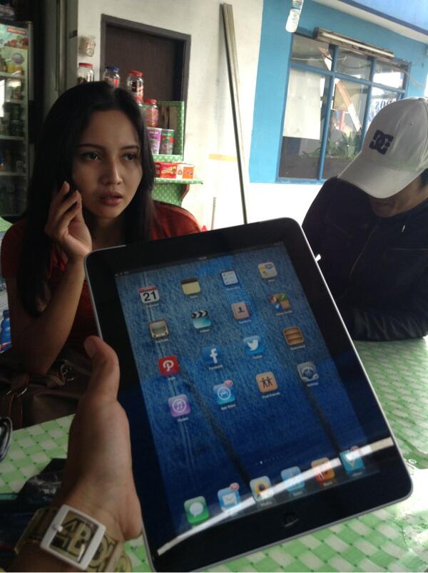 JUAL IPAD 1 3G + wifi 64GB BANDUNG