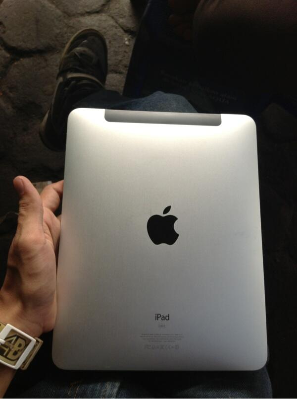 JUAL IPAD 1 3G + wifi 64GB BANDUNG
