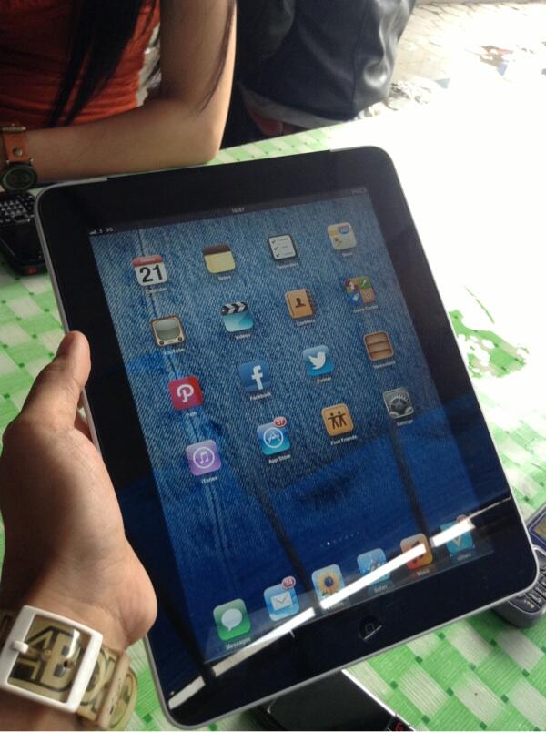 JUAL IPAD 1 3G + wifi 64GB BANDUNG