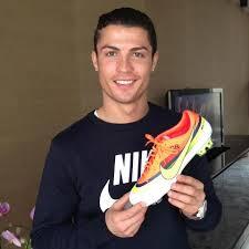 3 Sepatu terbaru Pesepak Bola Dunia