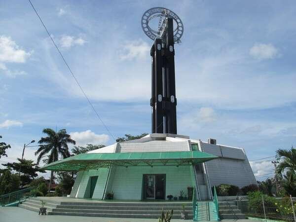 Tugu Khatulistiwa Pontianak Yang Asli