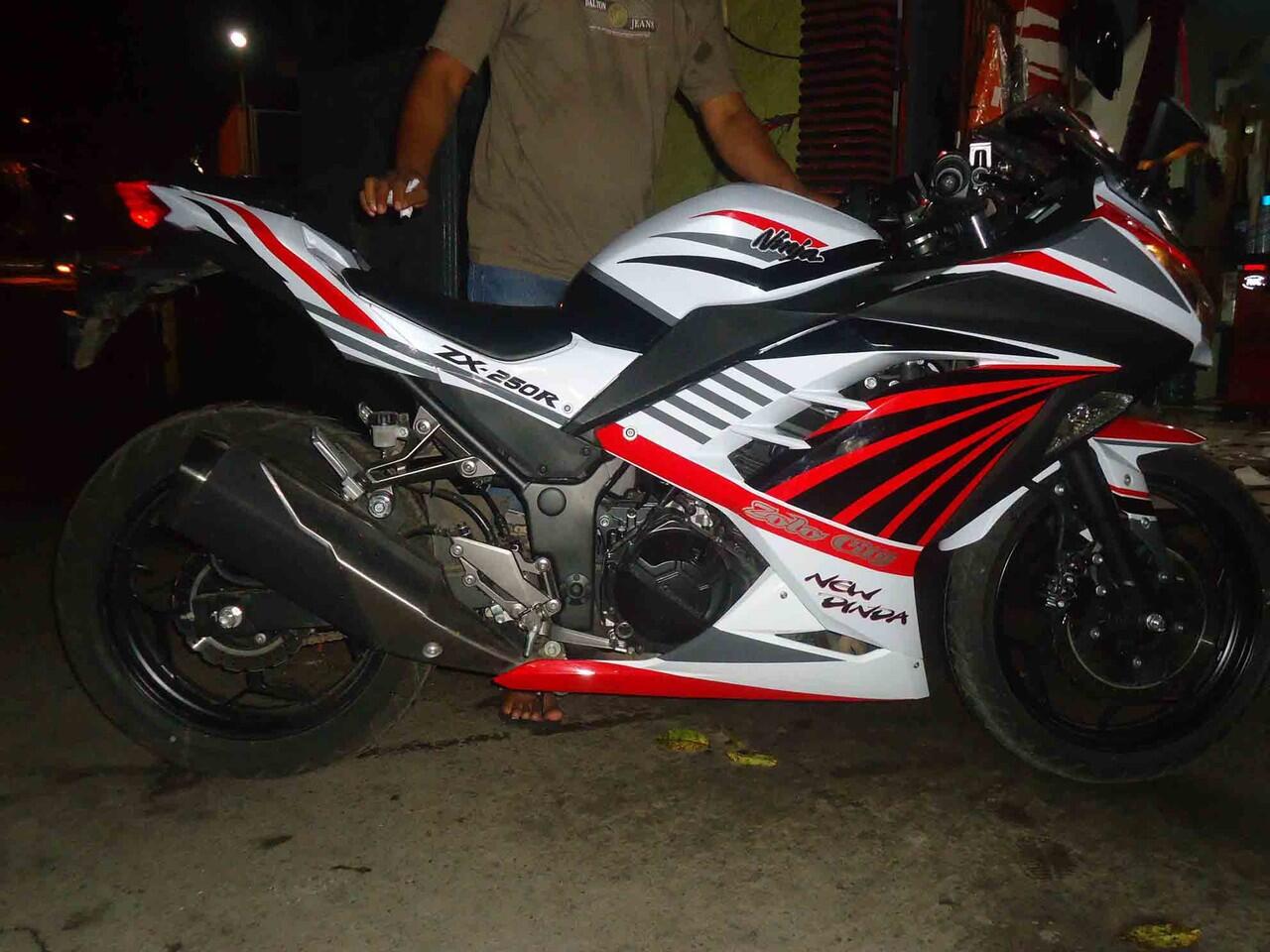 Terjual WRAP CUTTING STICKER MOGE CBR NINJA VIXION MOGE KASKUS