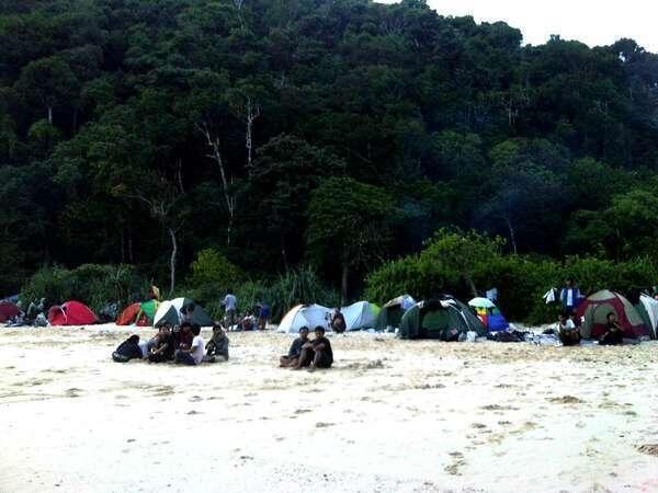 Uji Nyali, Coba Kemping di 4 Pulau Kosong Ini