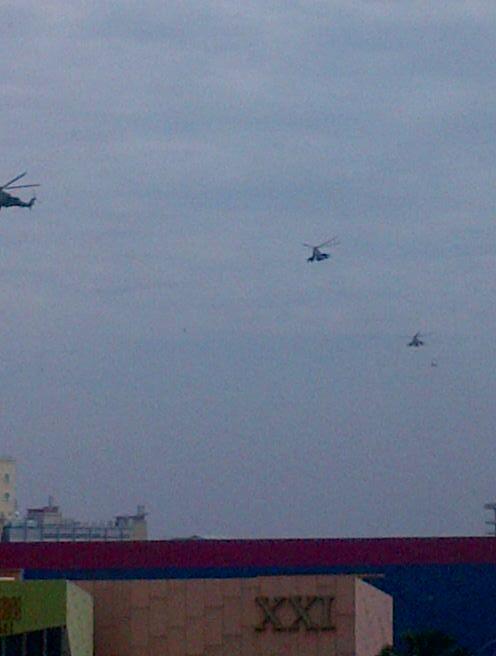 20+ Helicopter terbang diatas Jakarta