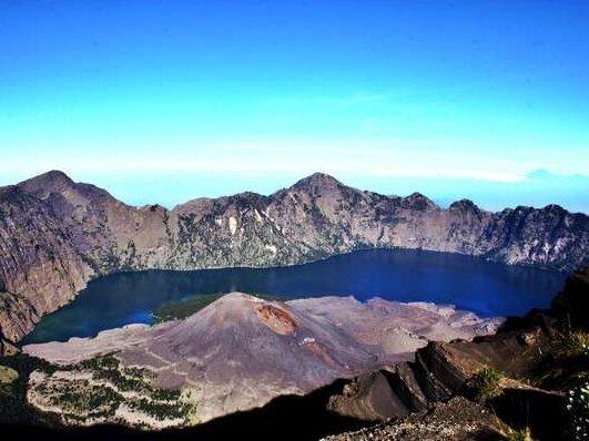 5 Gunung Terbaik di Indonesia untuk Kemping