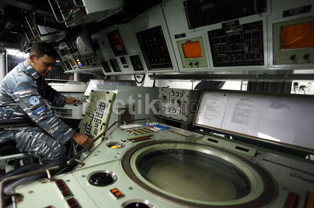FotoNews : Melihat Alat Tempur KRI Slamet Riyadi