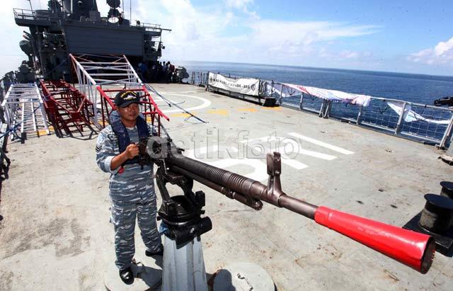 FotoNews : Melihat Alat Tempur KRI Slamet Riyadi