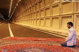 Subbhanallaah ...penampakan ketika Sholat!!!!