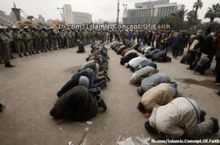 Subbhanallaah ...penampakan ketika Sholat!!!!