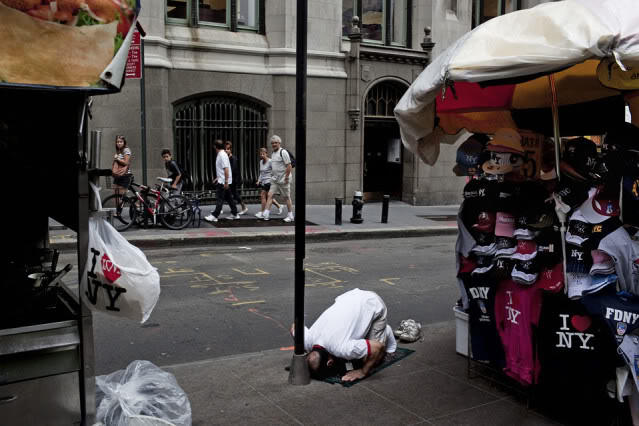 Subbhanallaah ...penampakan ketika Sholat!!!!