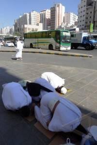 Subbhanallaah ...penampakan ketika Sholat!!!!