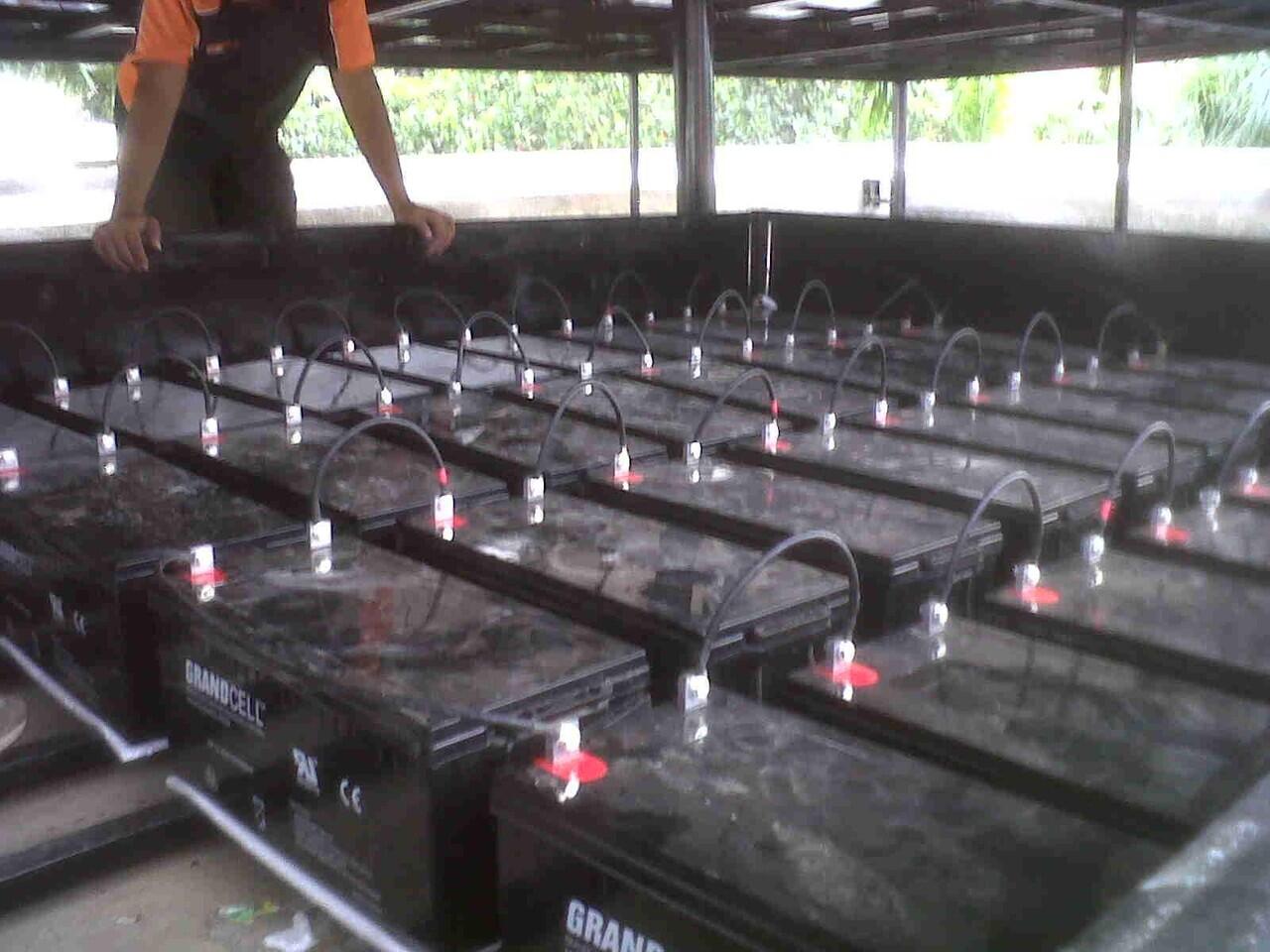 lampu jalan tenaga surya