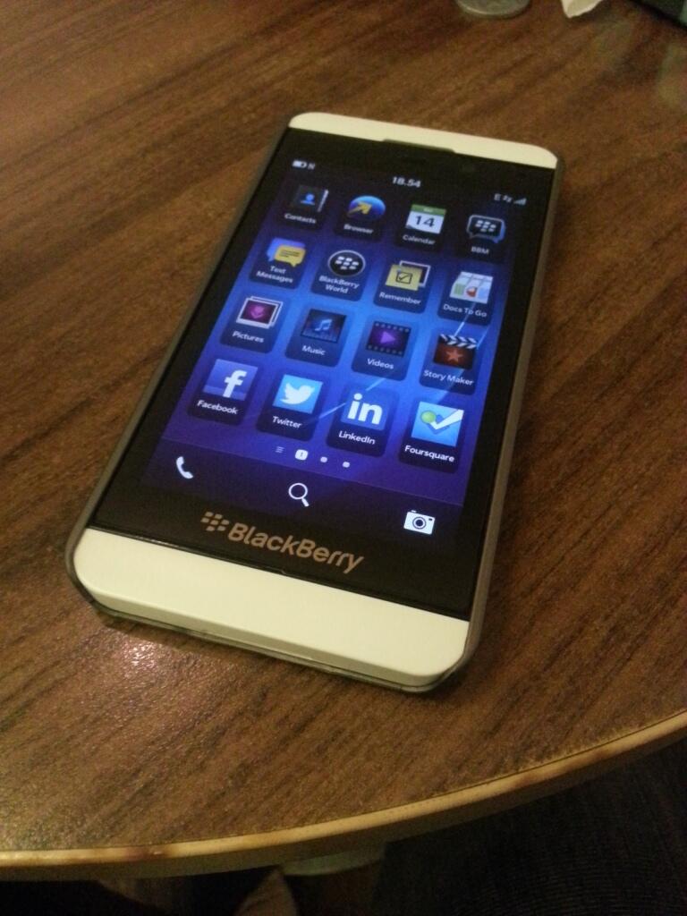 Cari Jual blackberry z10 white garansi SCM  KASKUS