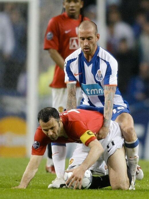 Kelakuan Dan Moment Lucu Pesepak Bola..Masuk gan..Kocak!!!