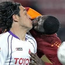 Kelakuan Dan Moment Lucu Pesepak Bola..Masuk gan..Kocak!!!
