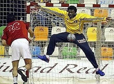 Kelakuan Dan Moment Lucu Pesepak Bola..Masuk gan..Kocak!!!