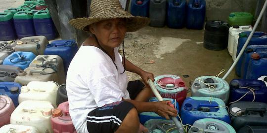 Kisah nenek Andian dan sulitnya mencari air bersih di Natuna Kepulauan Riau.