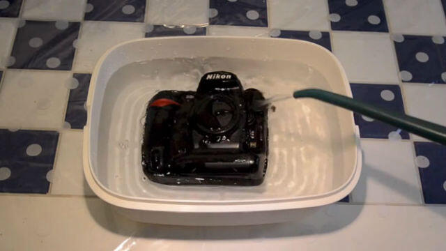 WOW! Hebatnya Kamera Nikon D3s, Dibekukan dalam Es dan Dibakar Masih Bisa Berfungsi