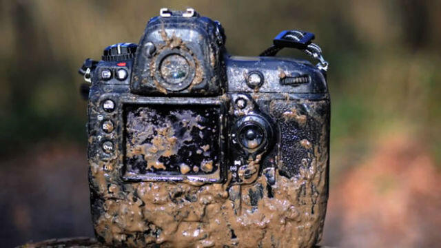 WOW! Hebatnya Kamera Nikon D3s, Dibekukan dalam Es dan Dibakar Masih Bisa Berfungsi