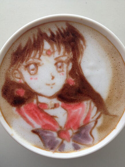 Melukis Sailormoon diatas secangkir kopi