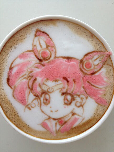 Melukis Sailormoon diatas secangkir kopi