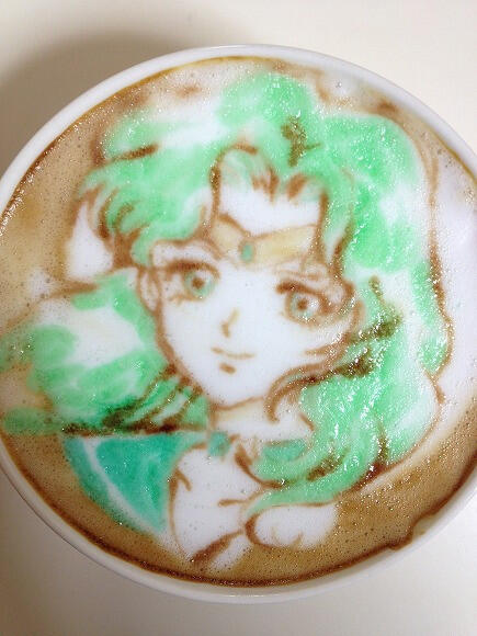 Melukis Sailormoon diatas secangkir kopi