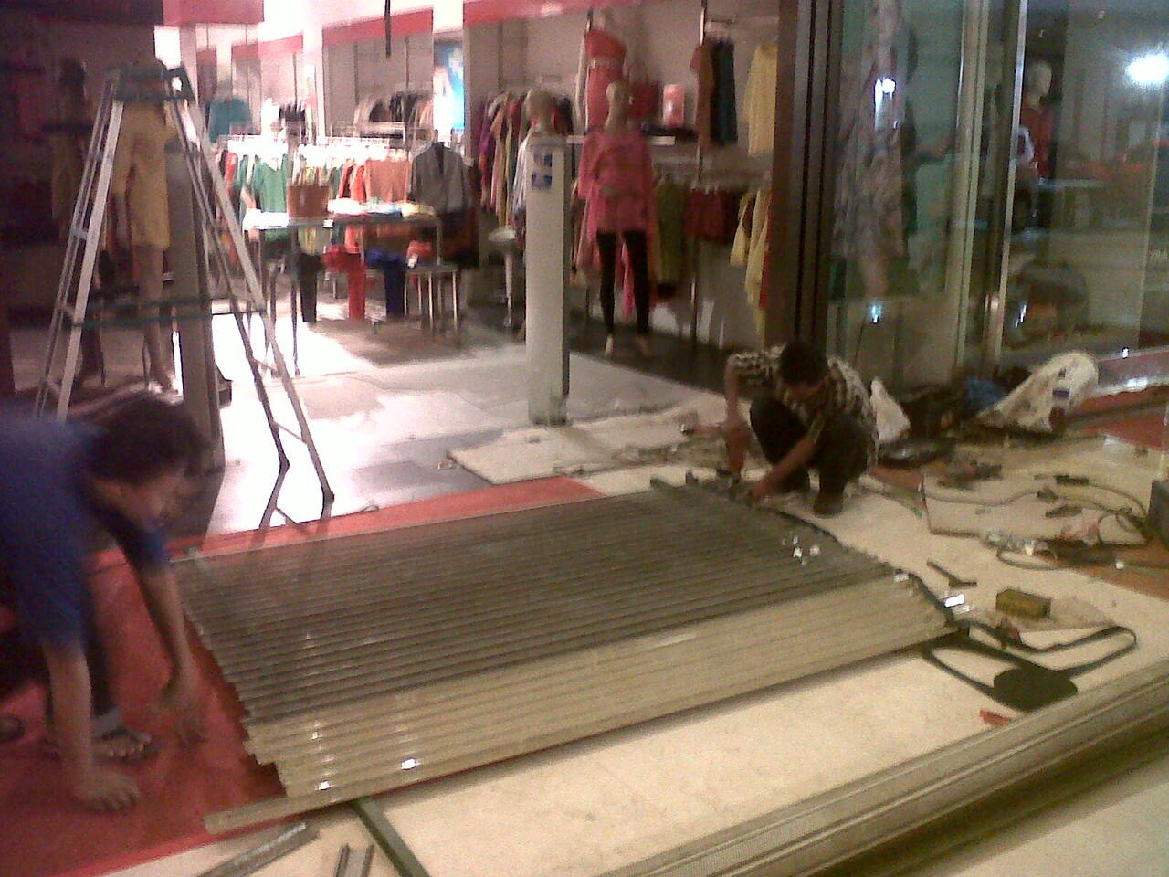 jasa pasang rooling dorr & etalase bandung