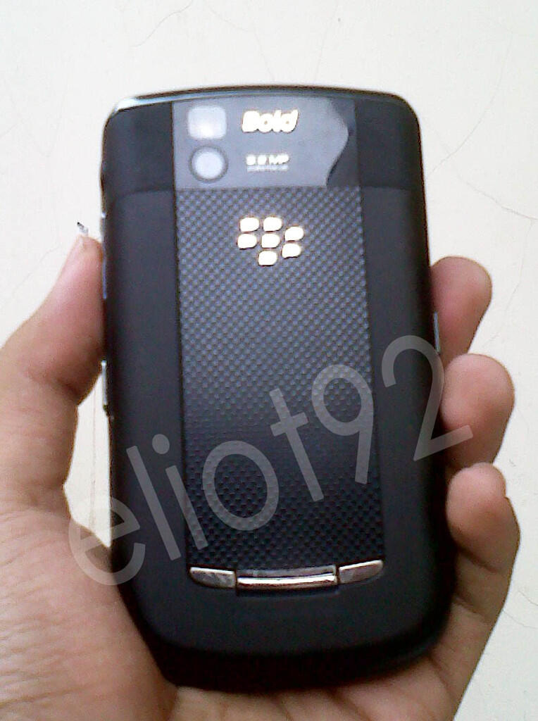 Blackberry Essex 9650. Malang