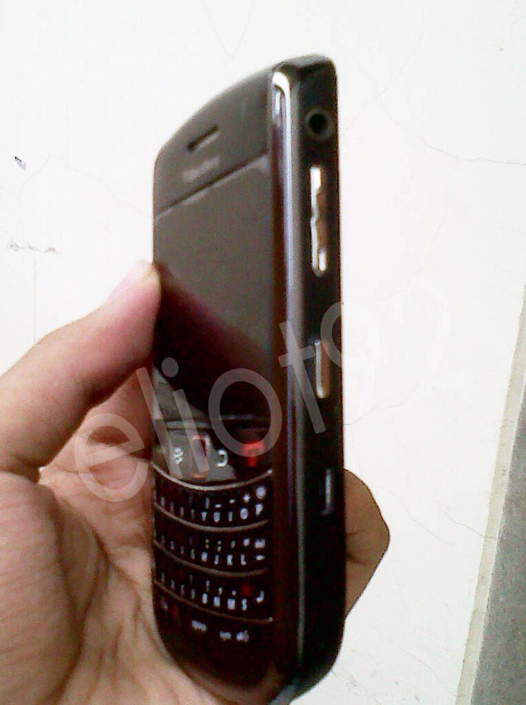 Blackberry Essex 9650. Malang