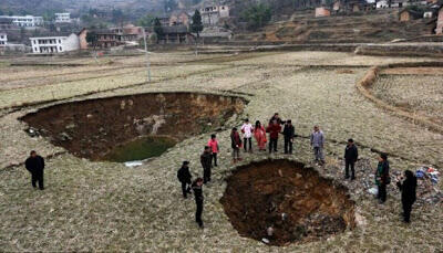 lubang2 aneh bermunculan di China (+PICT)