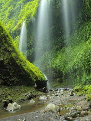 Keindahan Air Terjun Madakaripura,Jawa Timur