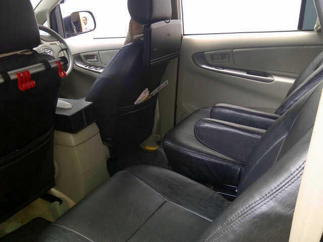 jual toyota innova 2,0 G luxury (captain seat) A/T 2010 plat B