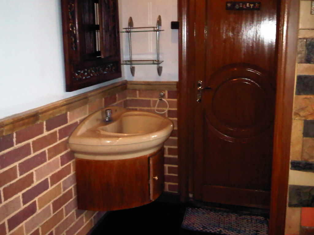 Dijual Rumah di Jalan Utama Sektor 5-Bintaro Jaya (Cocok untuk Usaha)