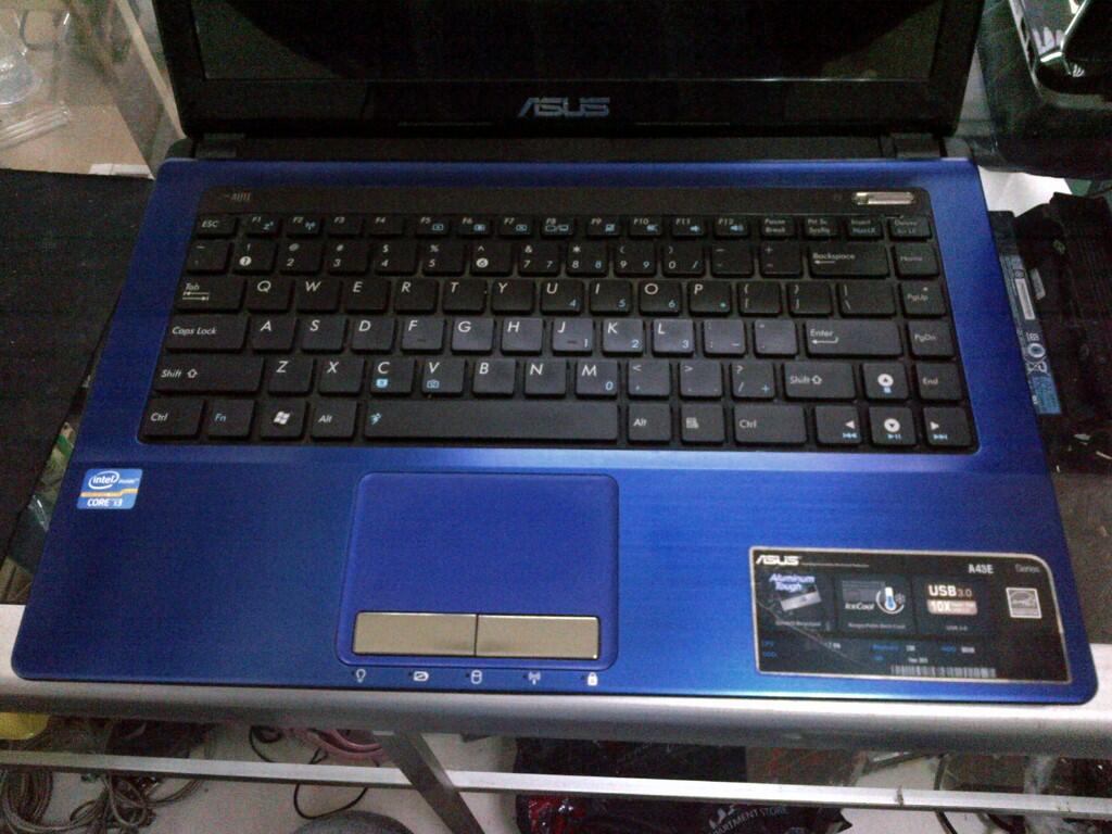 Laptop, notebook Asus A43E Core i3 2330M sandybrige 2GB 500GB dvdrw mulus banget...