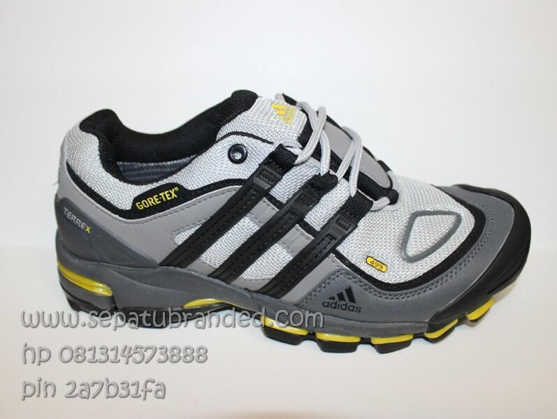 sepatu adidas glide,vans,macbeth,puma,nike,converse,toms,reebok,zara,asics tiger