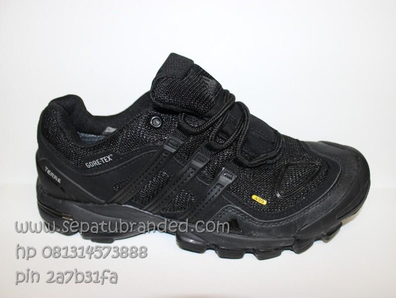 sepatu adidas glide,vans,macbeth,puma,nike,converse,toms,reebok,zara,asics tiger